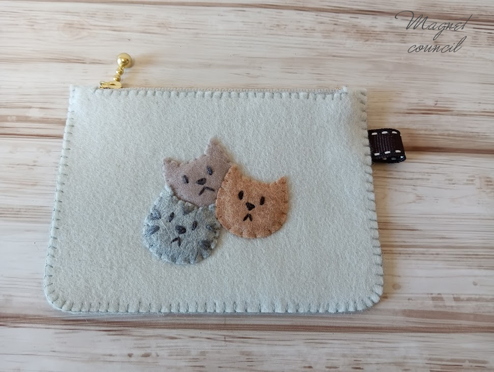 ミニフェルトポーチ（ファスナータイプ・ネコブルー）