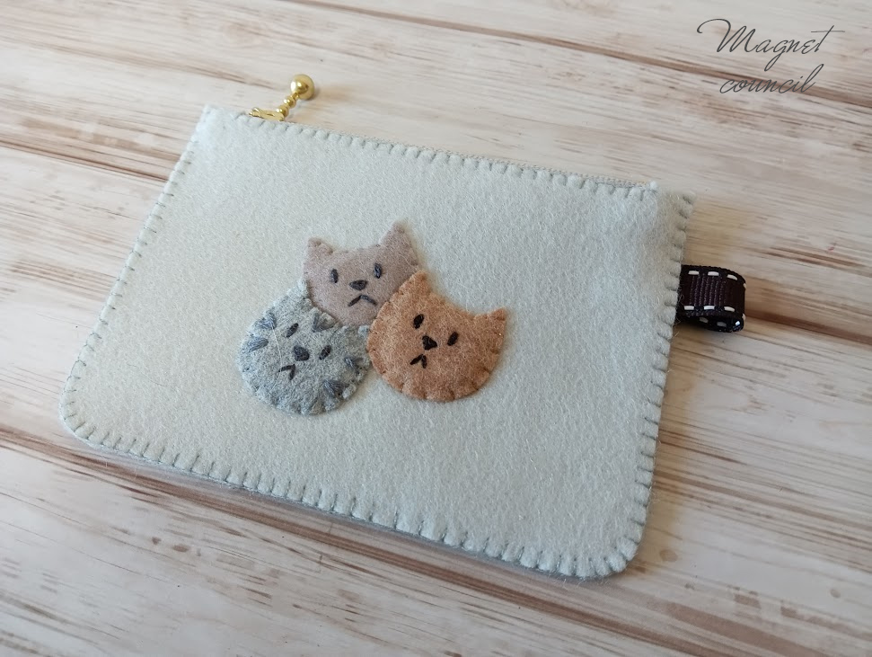 ミニフェルトポーチ（ファスナータイプ・ネコブルー）