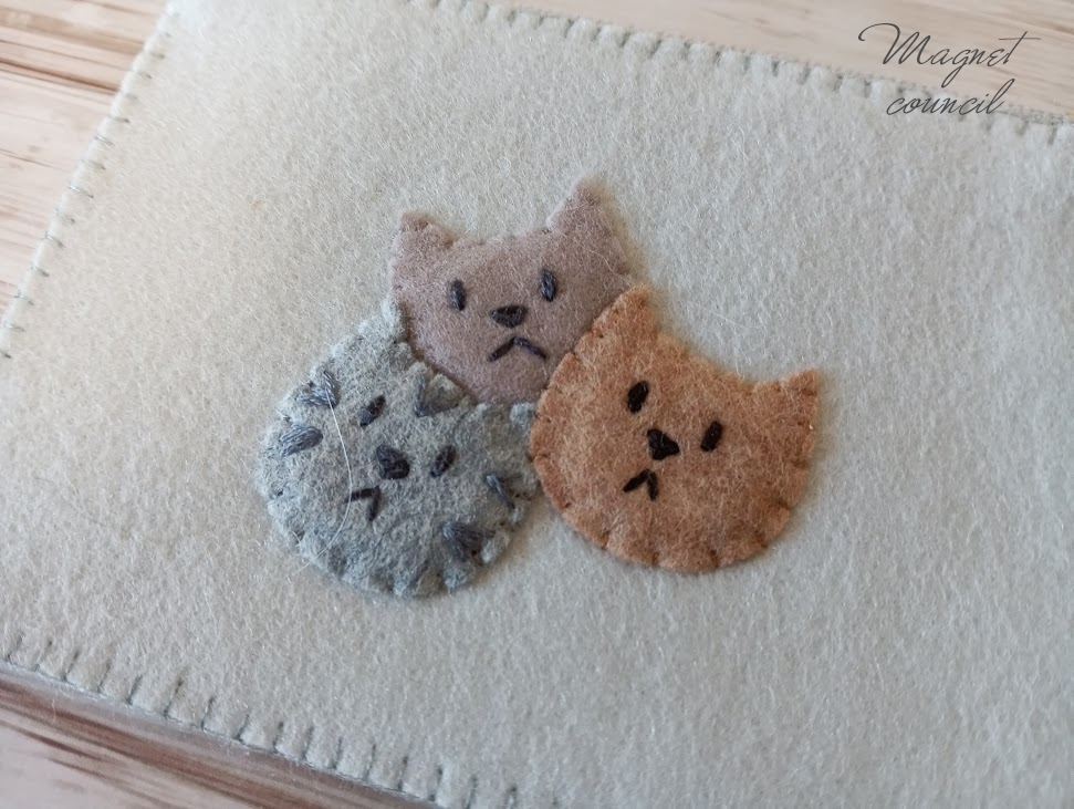 ミニフェルトポーチ（ファスナータイプ・ネコブルー）