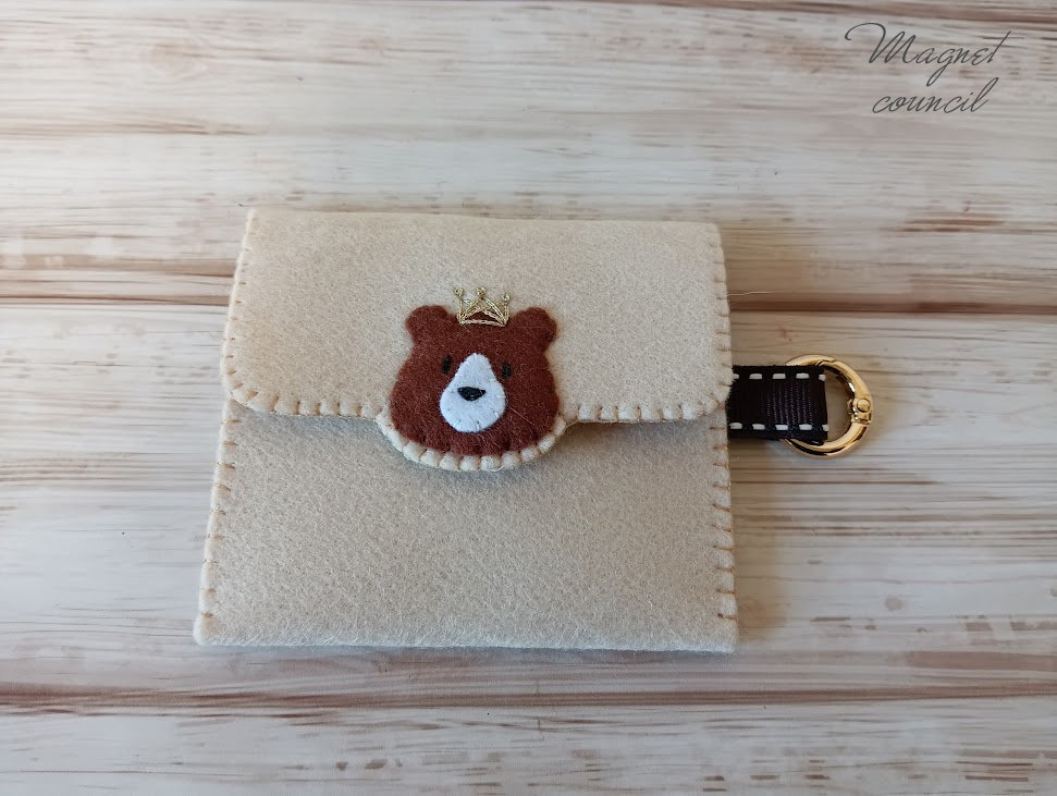 ミニフェルトポーチ（ホックボタン・くま）
