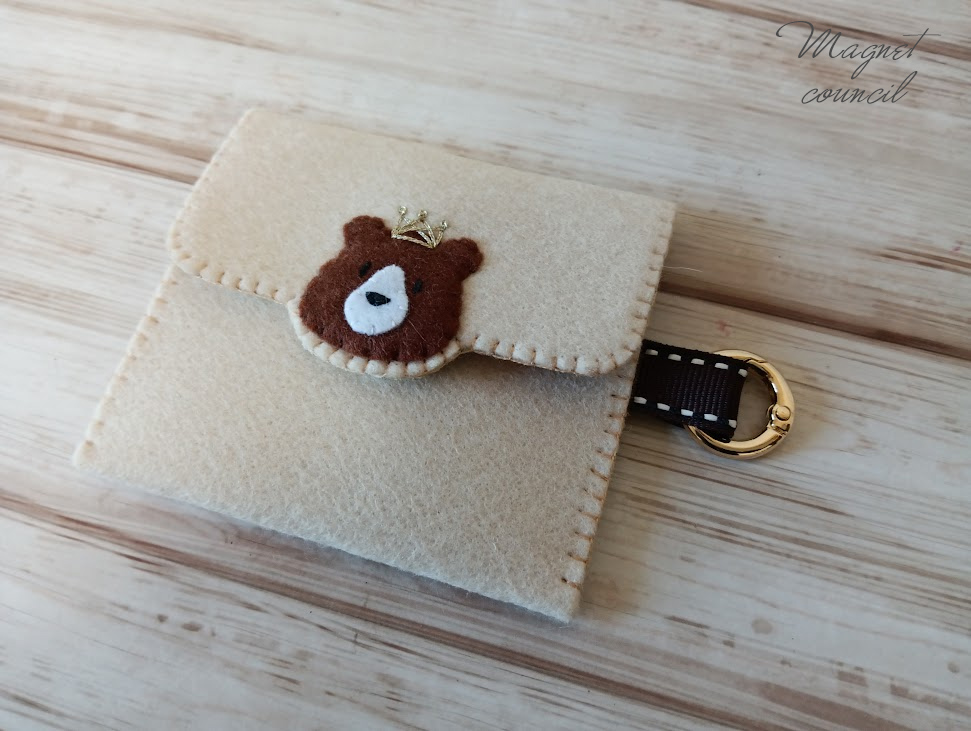 ミニフェルトポーチ（ホックボタン・くま）