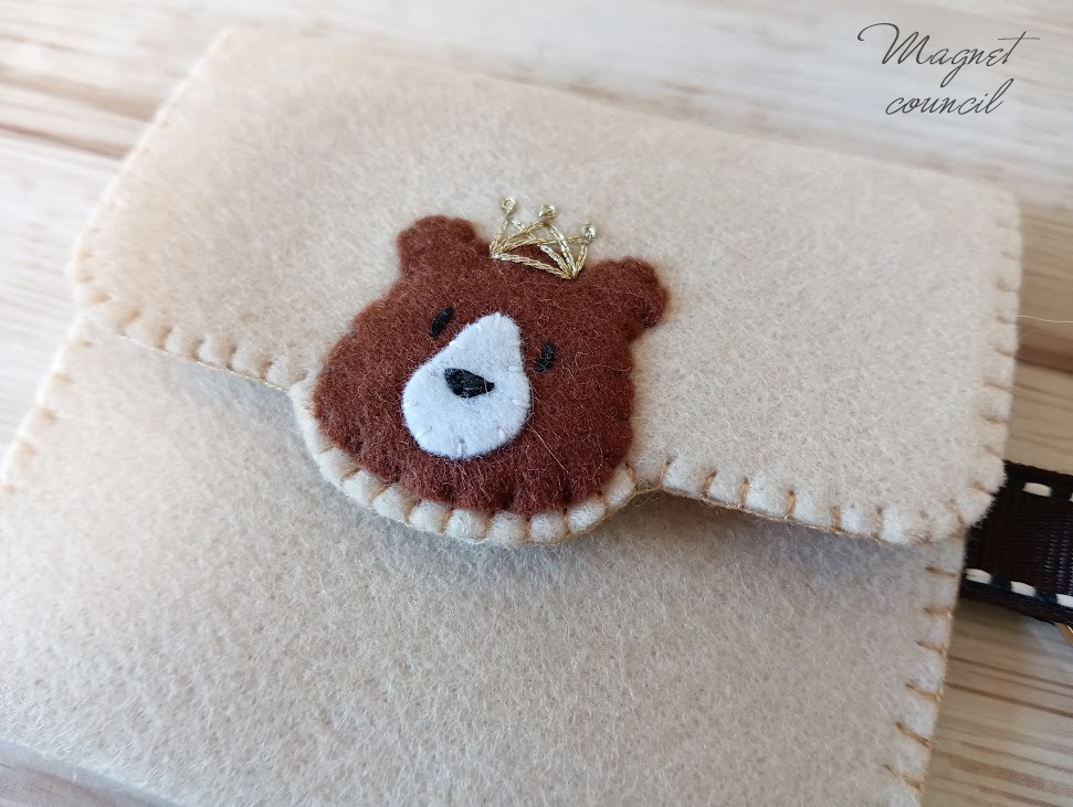 ミニフェルトポーチ（ホックボタン・くま）