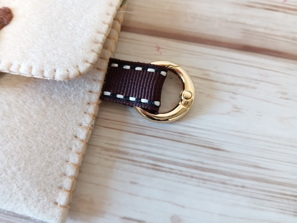 ミニフェルトポーチ（ホックボタン・くま）