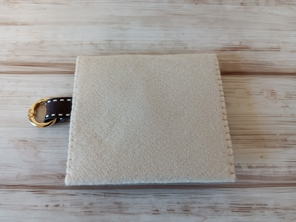 ミニフェルトポーチ（ホックボタン・くま）