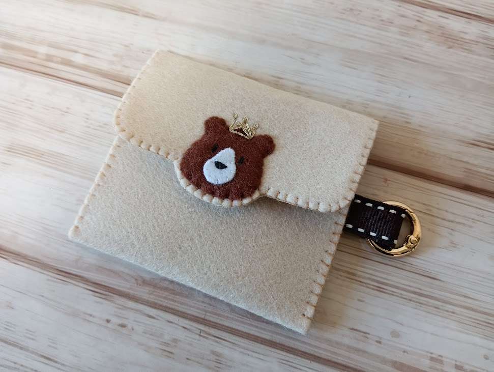 ミニフェルトポーチ（ホックボタン・くま）