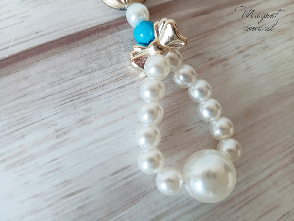 【大人可愛い】ピンクのリボンと大粒パールの華やかバッグチャーム