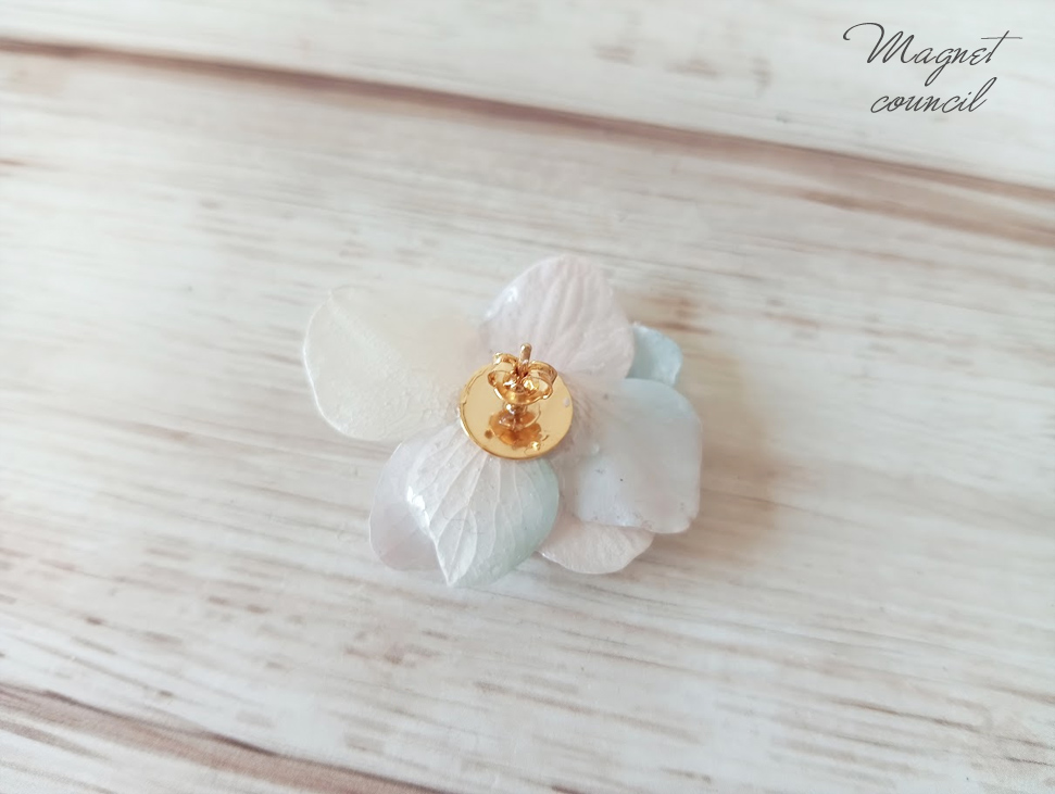 ふんわり色づく紫陽花のレジンピアス｜大人ナチュラルA