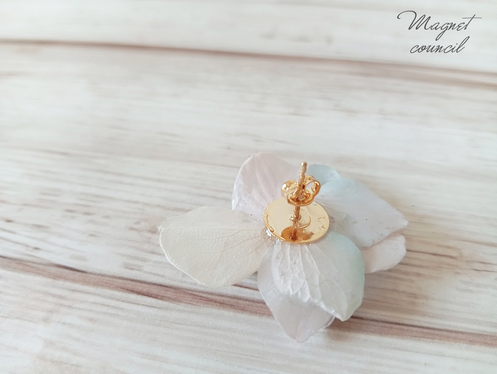 ふんわり色づく紫陽花のレジンピアス｜大人ナチュラルA