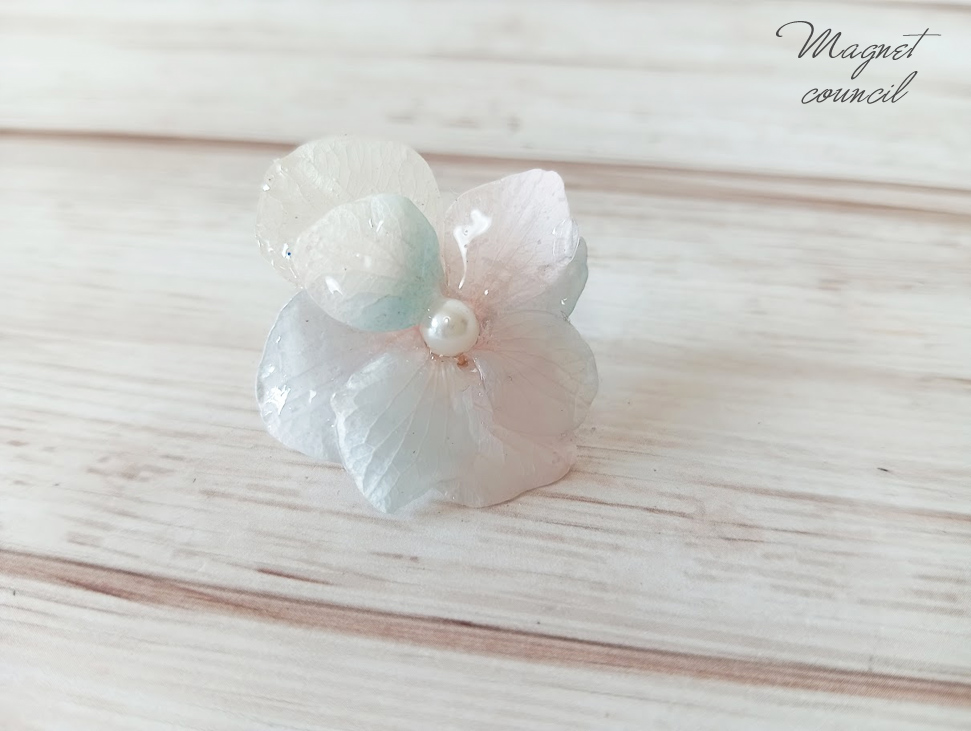 ふんわり色づく紫陽花のレジンピアス｜大人ナチュラルA