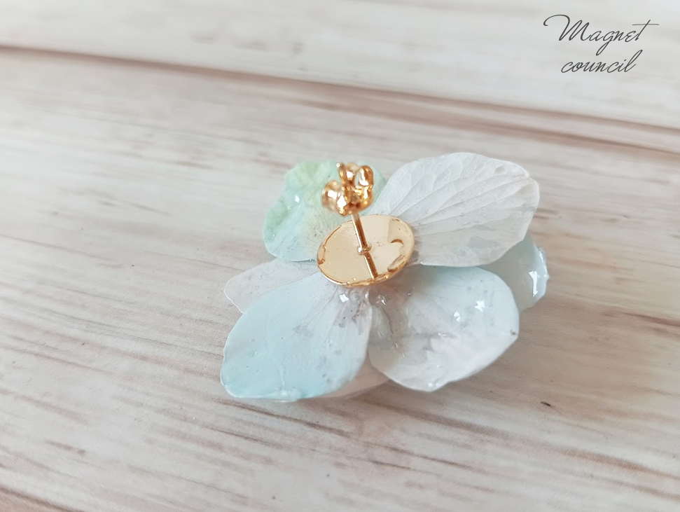 ふんわり色づく紫陽花のレジンピアス｜大人ナチュラルB