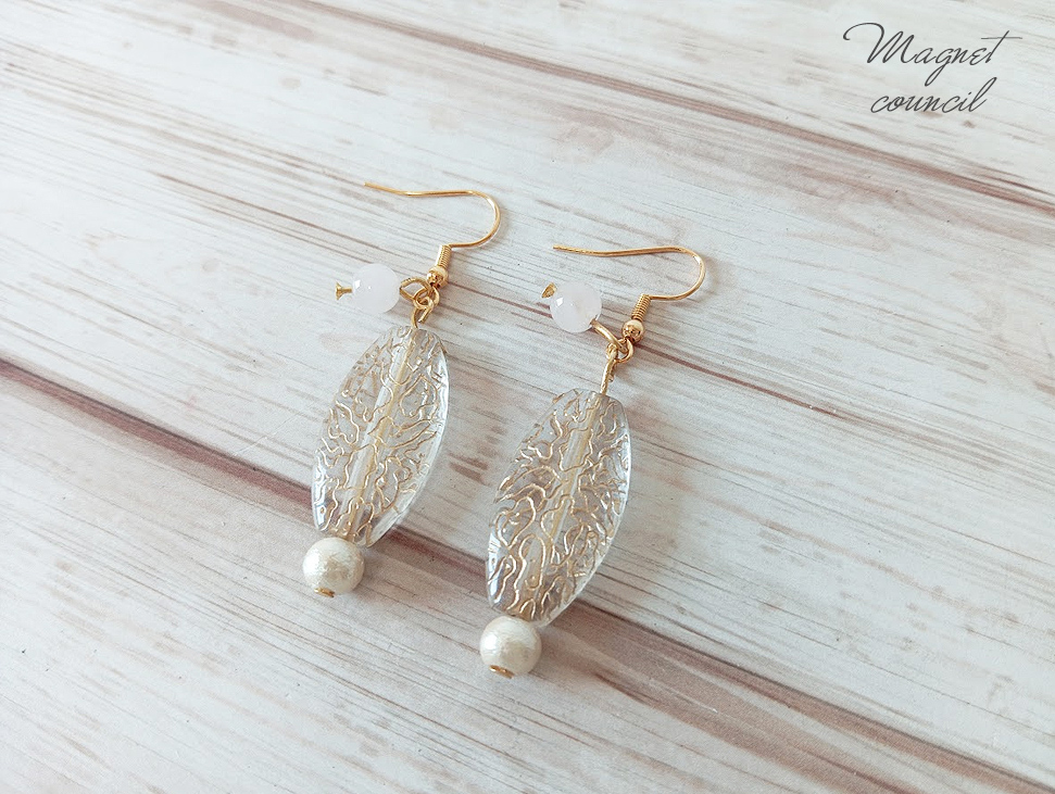 【天然石】ピンク石とゴールドラインが描く、繊細レースのロングピアス