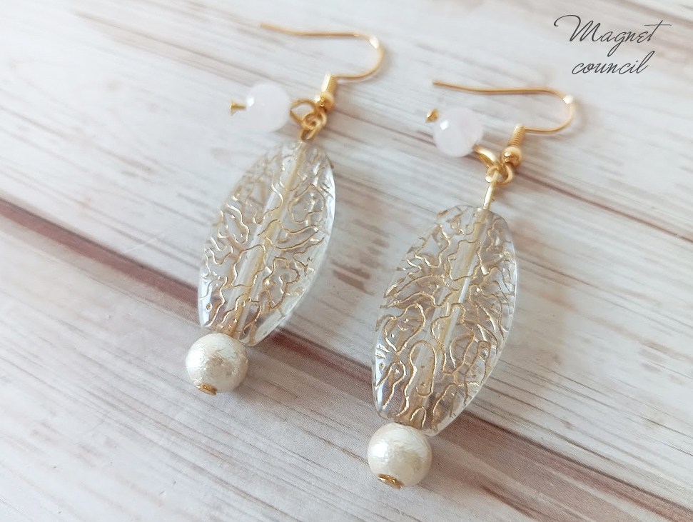 【天然石】ピンク石とゴールドラインが描く、繊細レースのロングピアス