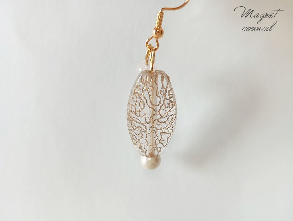 【天然石】ピンク石とゴールドラインが描く、繊細レースのロングピアス