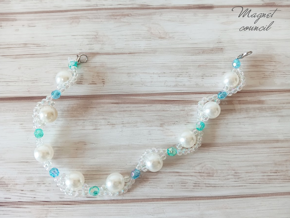 【実用性×エレガンス】パールの波打つマスクストラップ|オーロラブルーの輝き