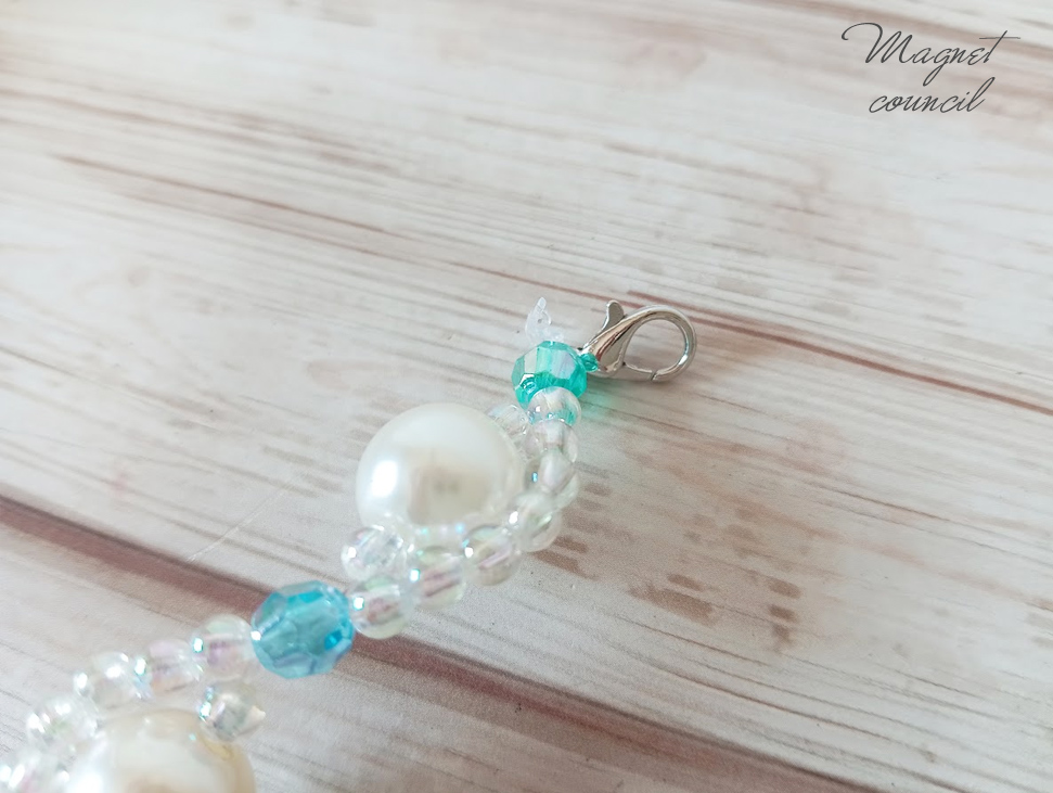 【実用性×エレガンス】パールの波打つマスクストラップ|オーロラブルーの輝き