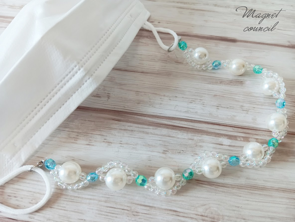 【実用性×エレガンス】パールの波打つマスクストラップ|オーロラブルーの輝き