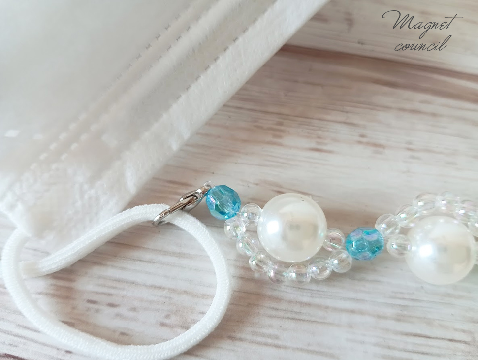 【実用性×エレガンス】パールの波打つマスクストラップ|オーロラブルーの輝き