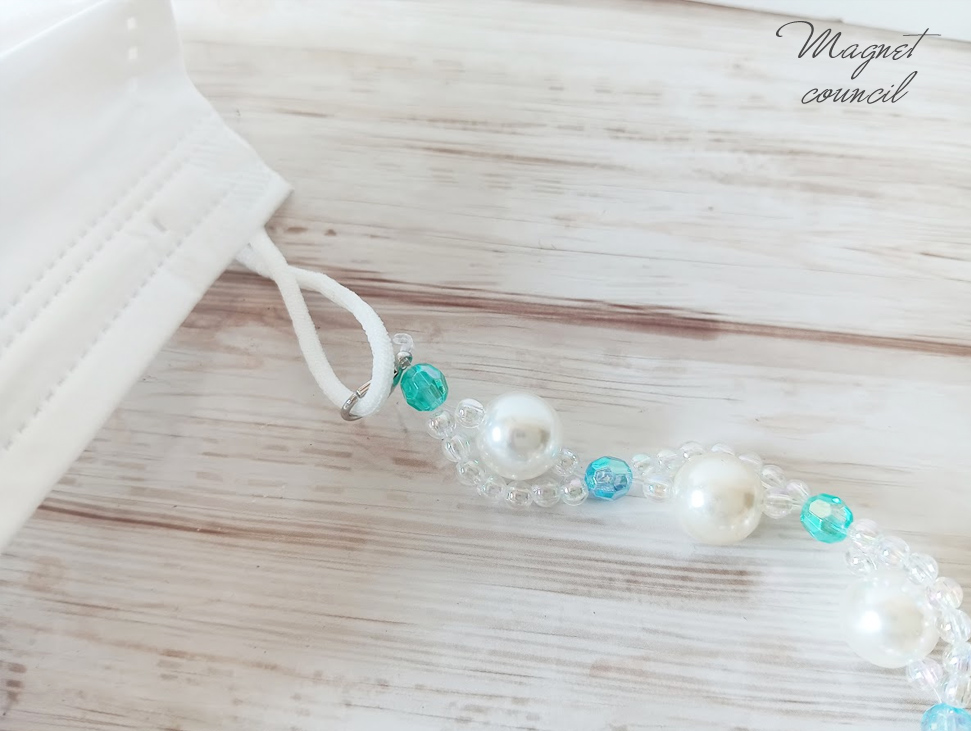 【実用性×エレガンス】パールの波打つマスクストラップ|オーロラブルーの輝き