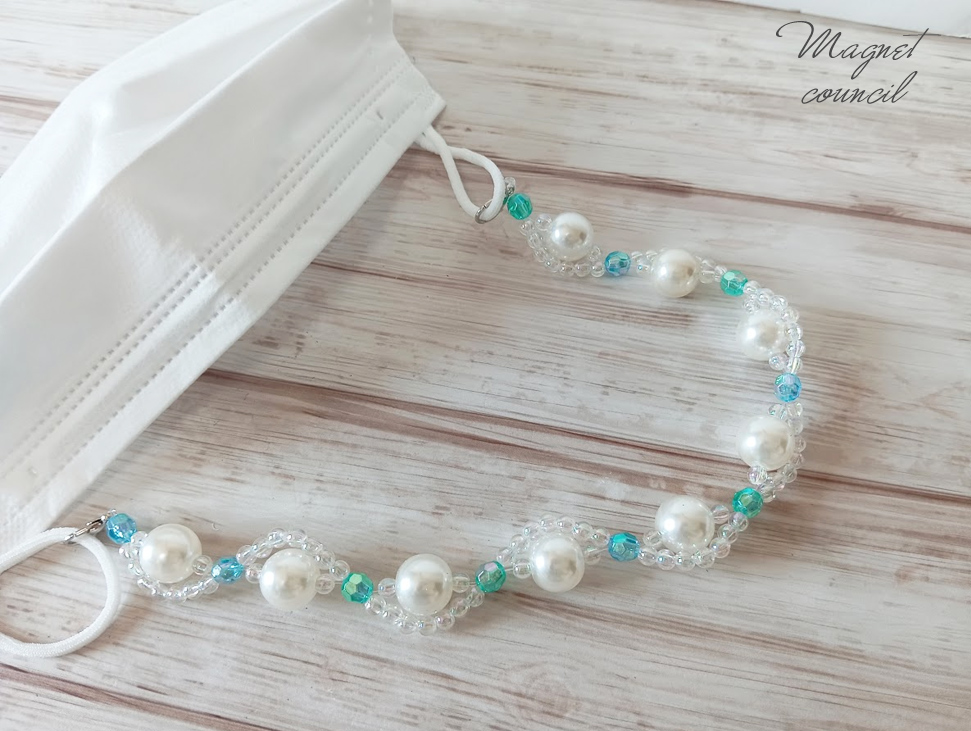 【実用性×エレガンス】パールの波打つマスクストラップ|オーロラブルーの輝き