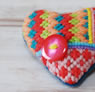 ウール刺繍のハートのブローチC