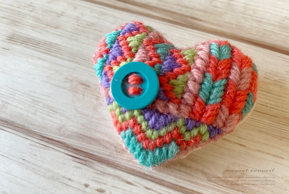 ウール刺繍のハートブローチB