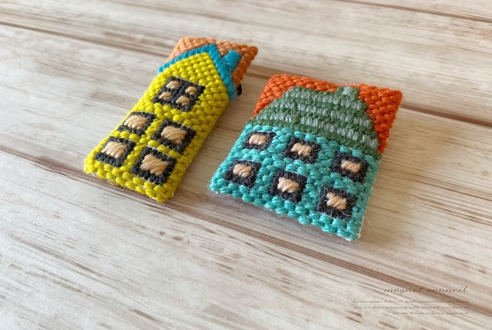 ウール刺繍のお家のブローチA