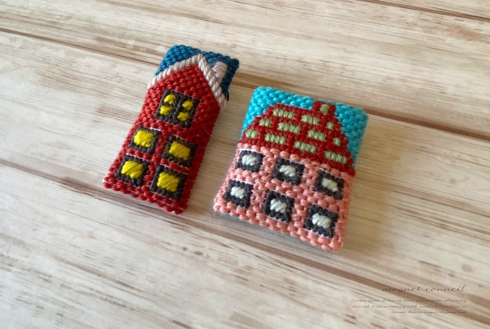 ウール刺繍のお家のブローチB