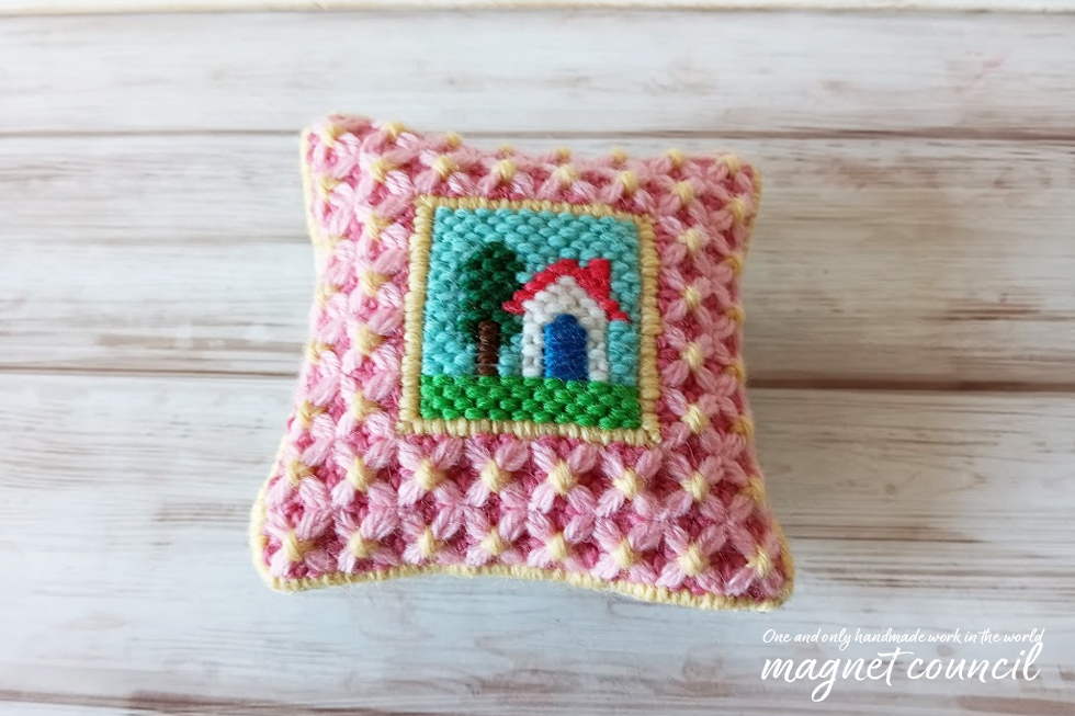 ウール刺繍のピンクッション 正方形A