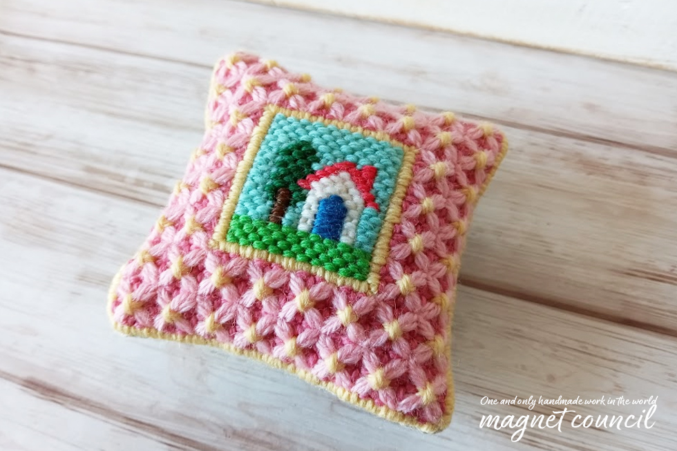 ウール刺繍のピンクッション 正方形A