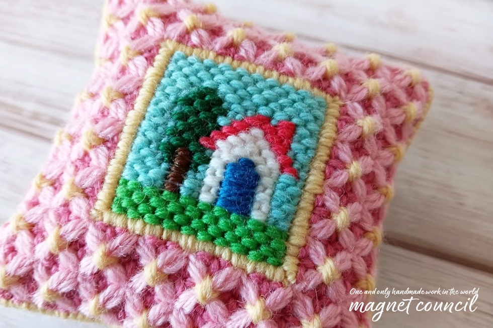 ウール刺繍のピンクッション 正方形A