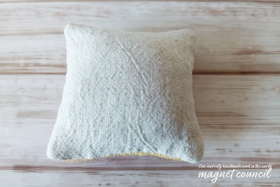 ウール刺繍のピンクッション 正方形A