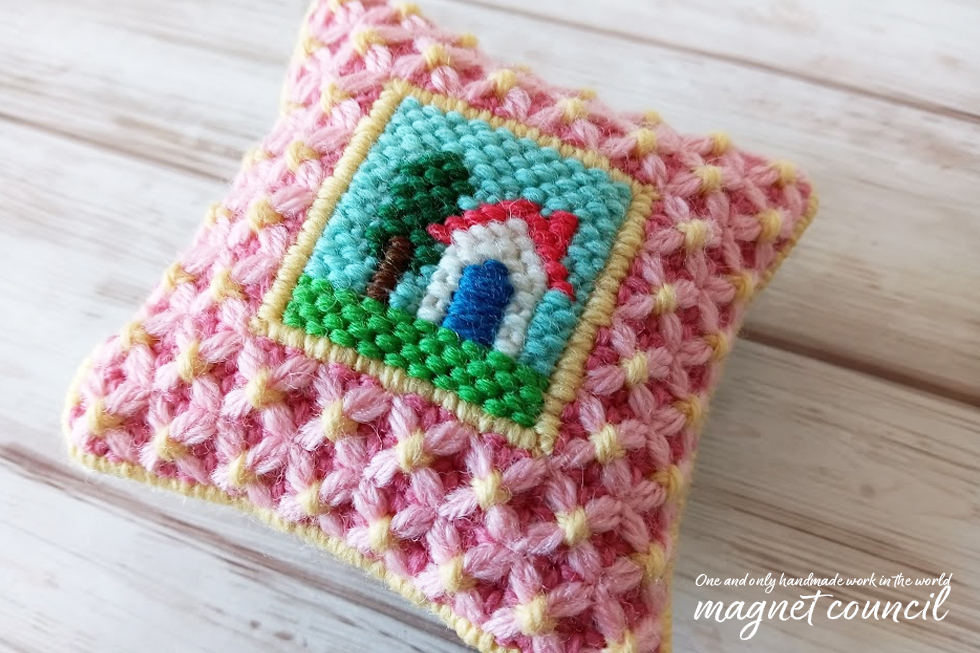 ウール刺繍のピンクッション 正方形A