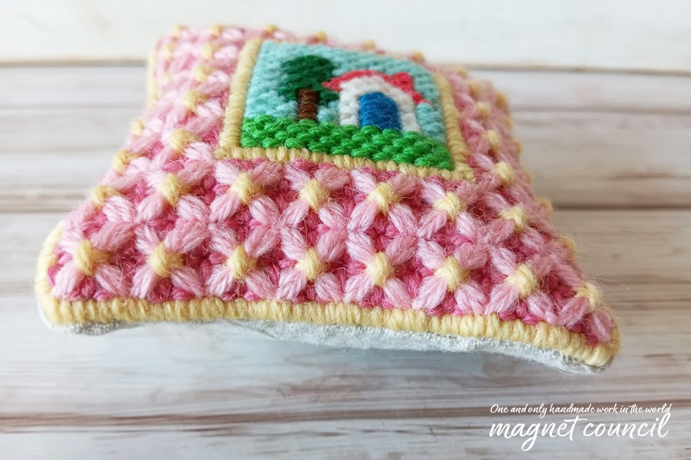 ウール刺繍のピンクッション 正方形A