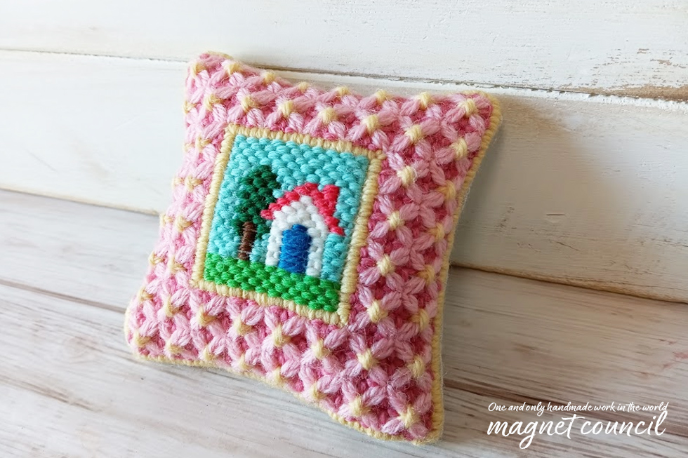 ウール刺繍のピンクッション 正方形A