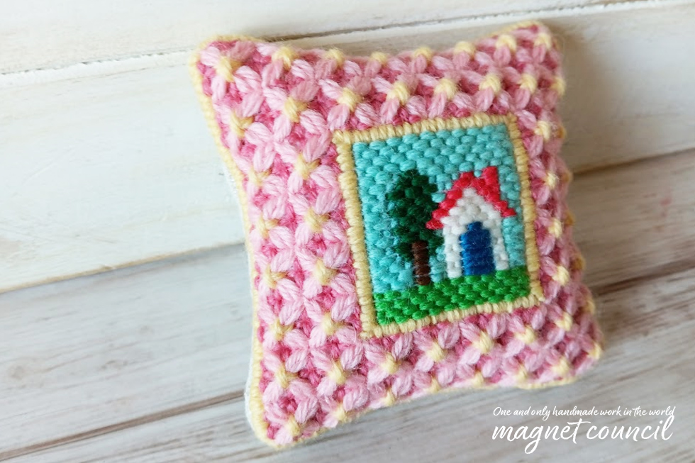 ウール刺繍のピンクッション 正方形A