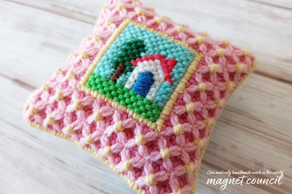 ウール刺繍のピンクッション 正方形A