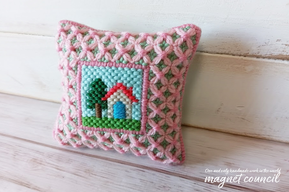 ウール刺繍のピンクッション 正方形B