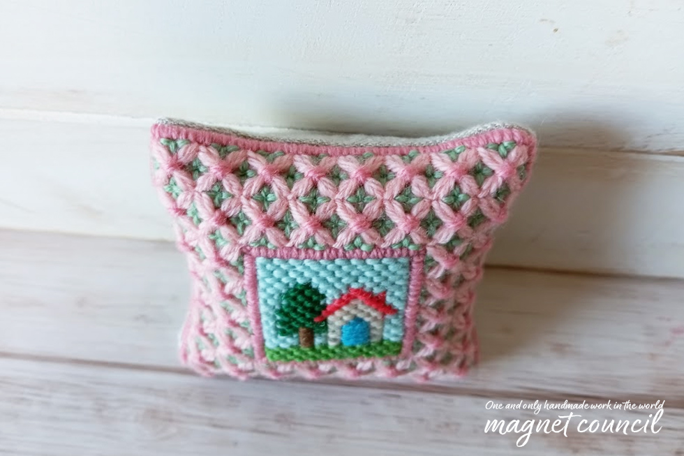 ウール刺繍のピンクッション 正方形B