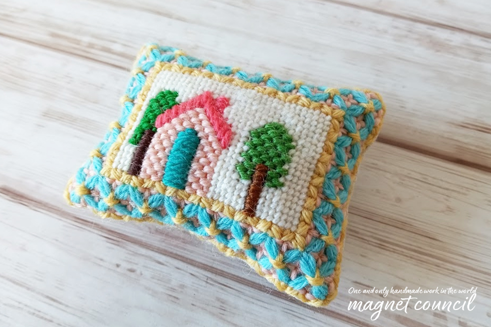 ウール刺繍のピンクッション  ピンクの家