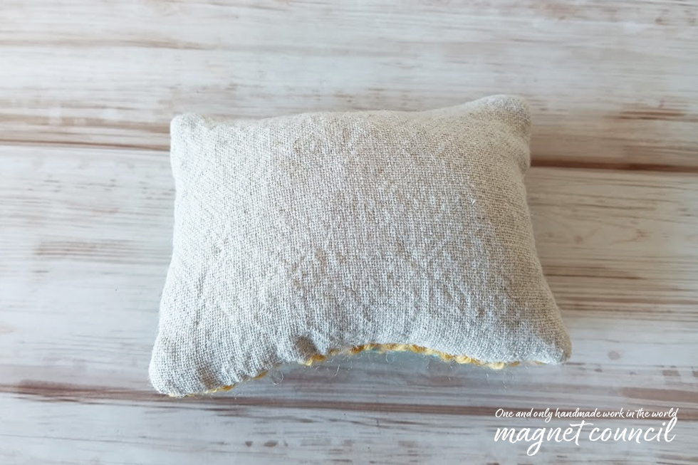 ウール刺繍のピンクッション  ピンクの家