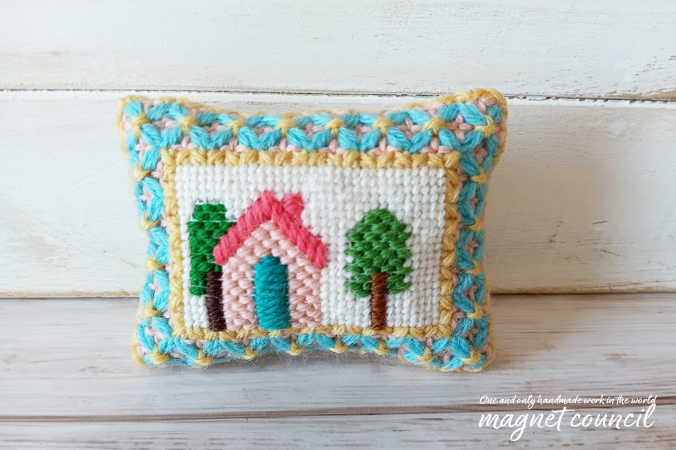 ウール刺繍のピンクッション  ピンクの家