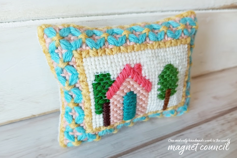 ウール刺繍のピンクッション  ピンクの家