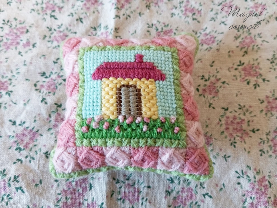 ウール刺繍のピンクッション 薔薇の家