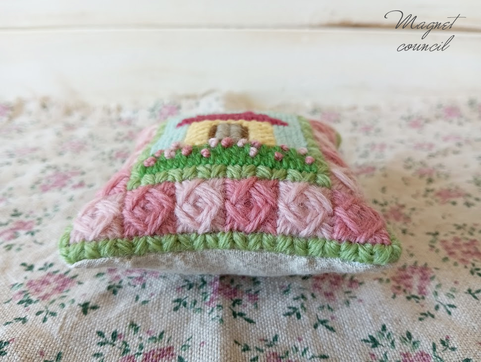 ウール刺繍のピンクッション 薔薇の家