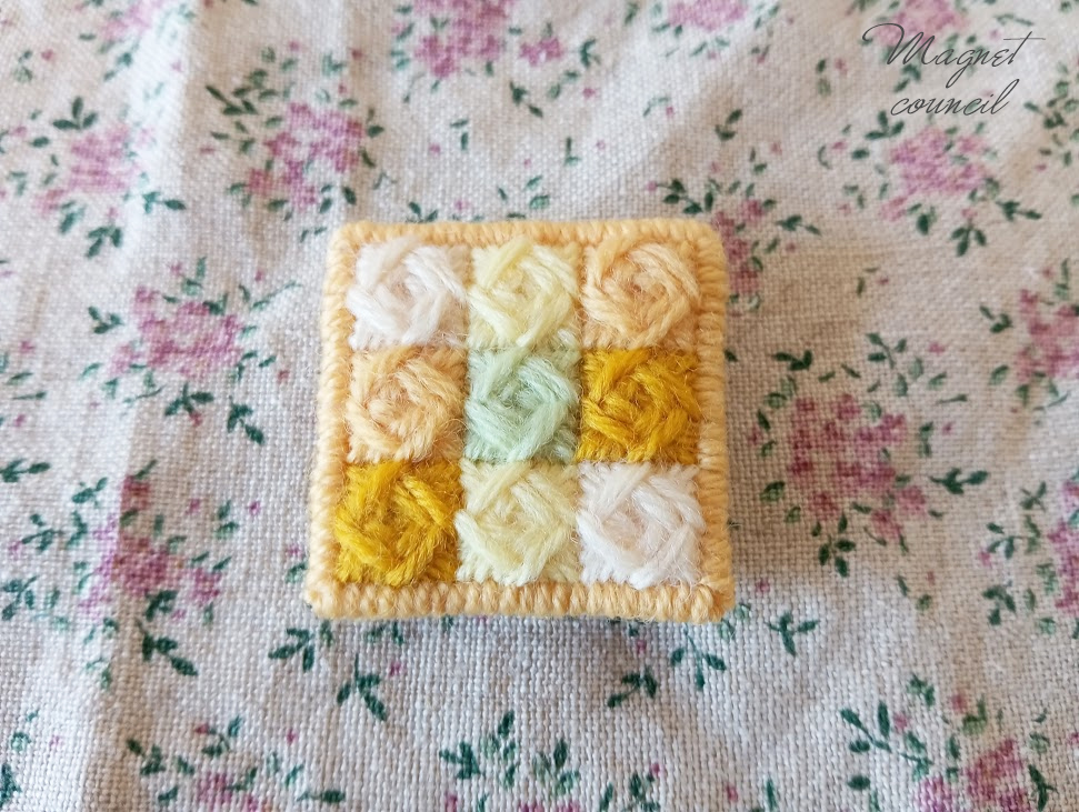 ウール刺繍のブローチ 薔薇イエロー系
