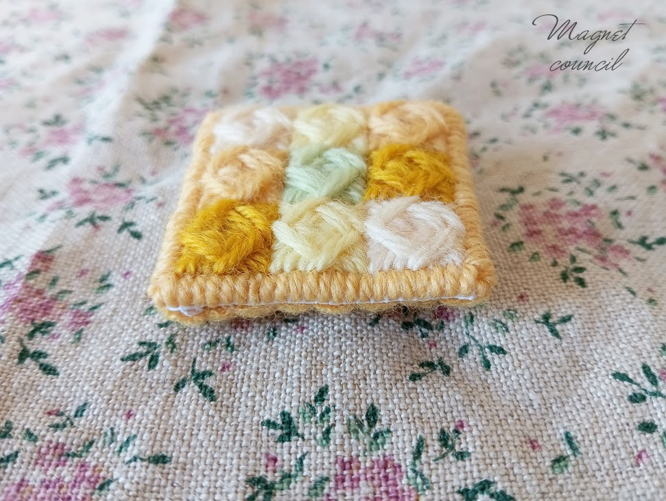 ウール刺繍のブローチ 薔薇イエロー系
