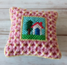 ウール刺繍のピンクッション 正方形A