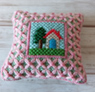 ウール刺繍のピンクッション 正方形B