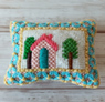 ウール刺繍のピンクッション  ピンクの家