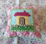 ウール刺繍のピンクッション 薔薇の家